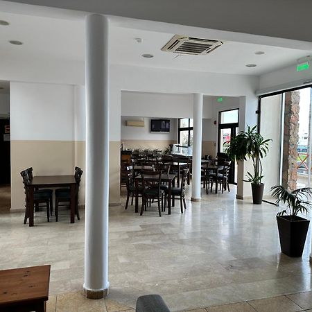 New York Plaza Hotel Apartments Paphos Ngoại thất bức ảnh