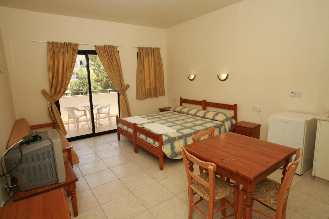 New York Plaza Hotel Apartments Paphos Phòng bức ảnh