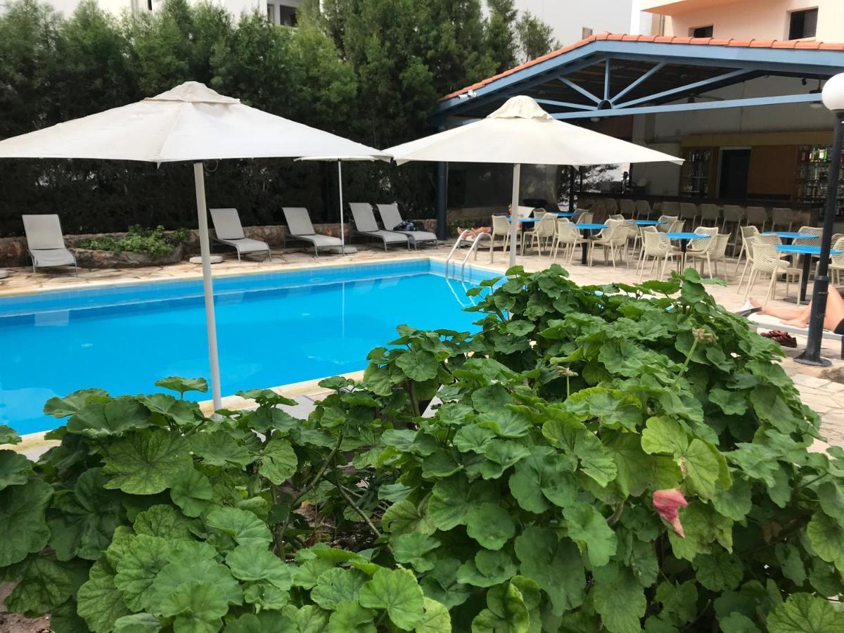 New York Plaza Hotel Apartments Paphos Ngoại thất bức ảnh