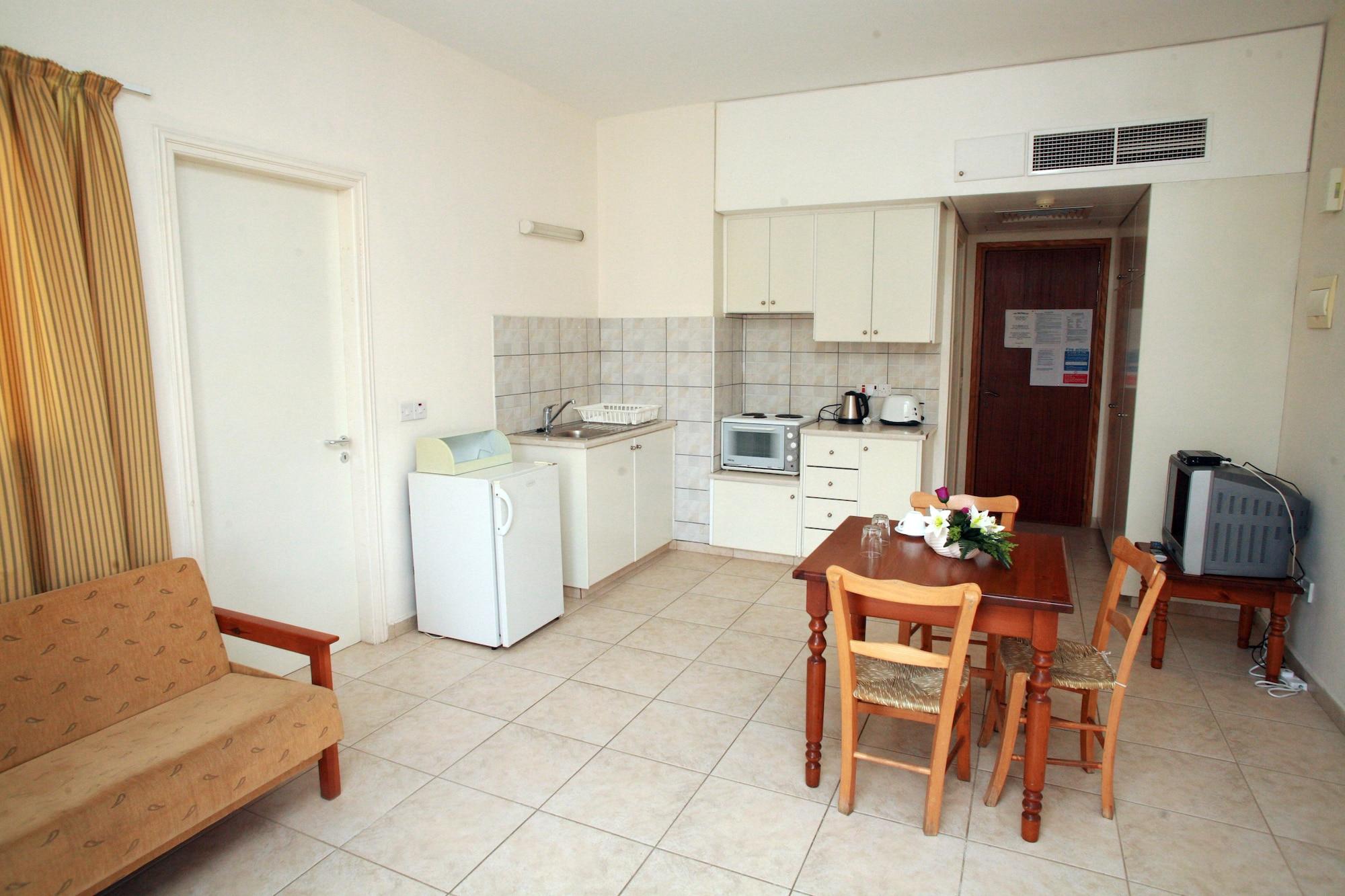 New York Plaza Hotel Apartments Paphos Ngoại thất bức ảnh