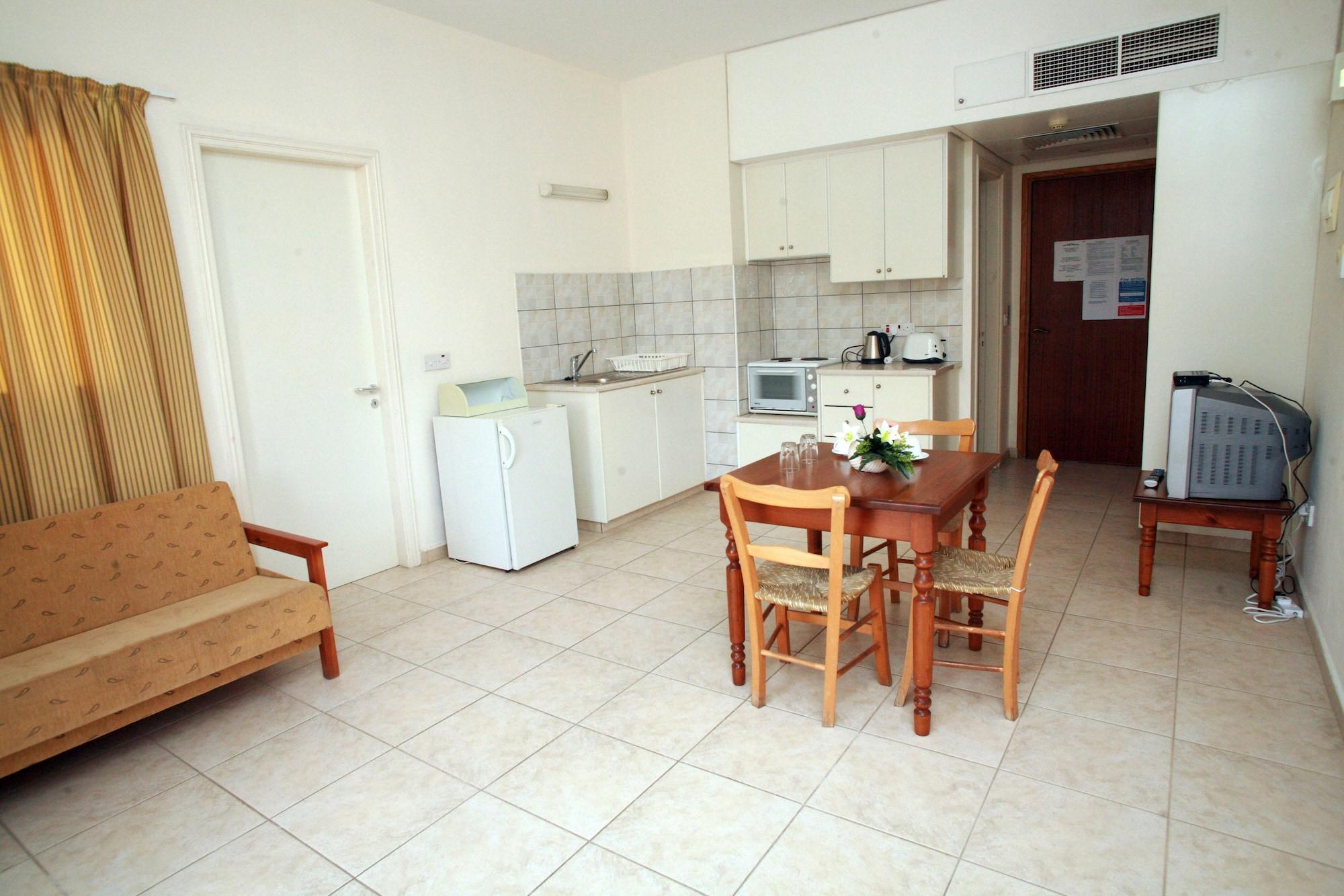 New York Plaza Hotel Apartments Paphos Ngoại thất bức ảnh