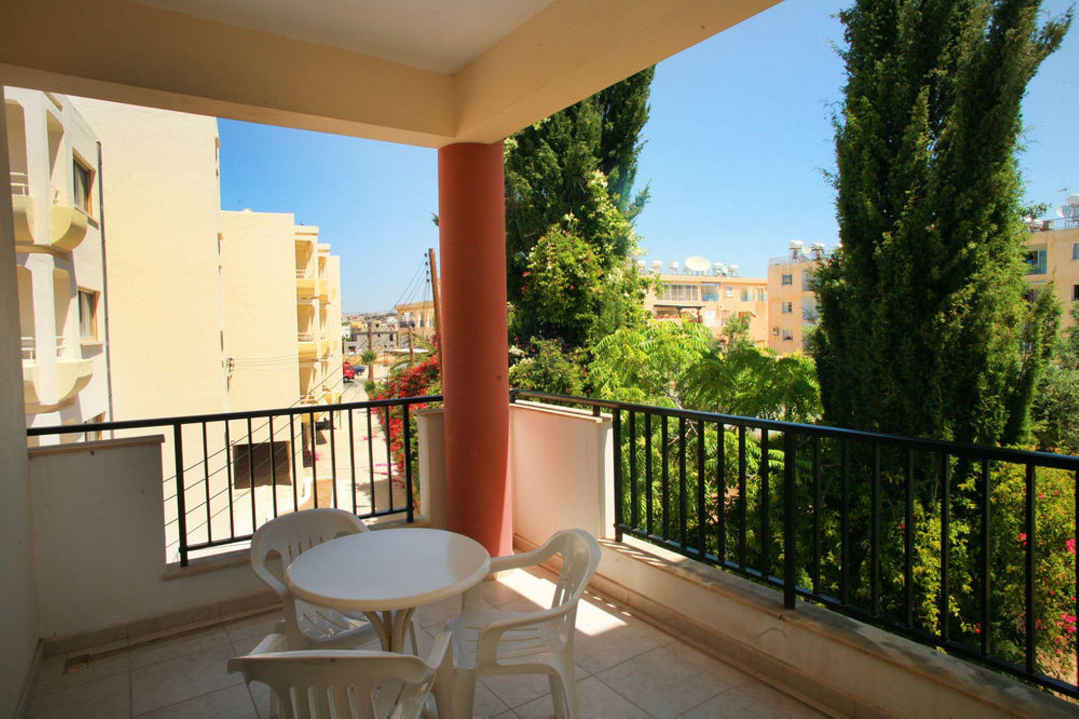 New York Plaza Hotel Apartments Paphos Ngoại thất bức ảnh
