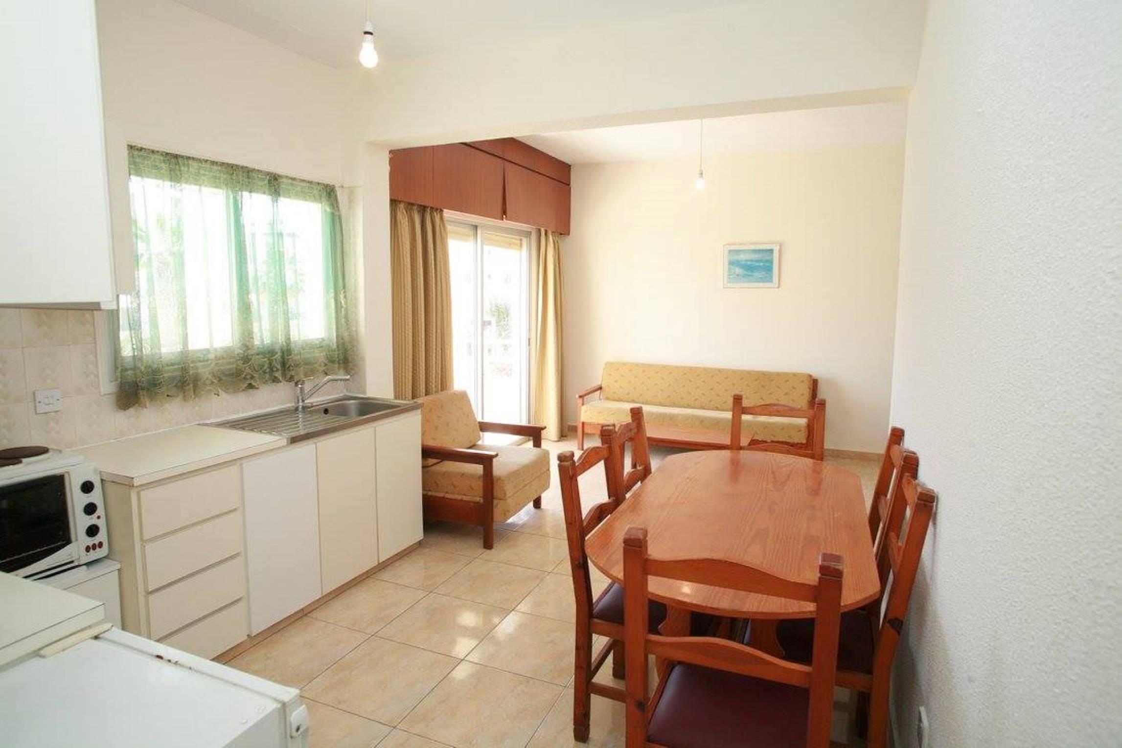 New York Plaza Hotel Apartments Paphos Ngoại thất bức ảnh