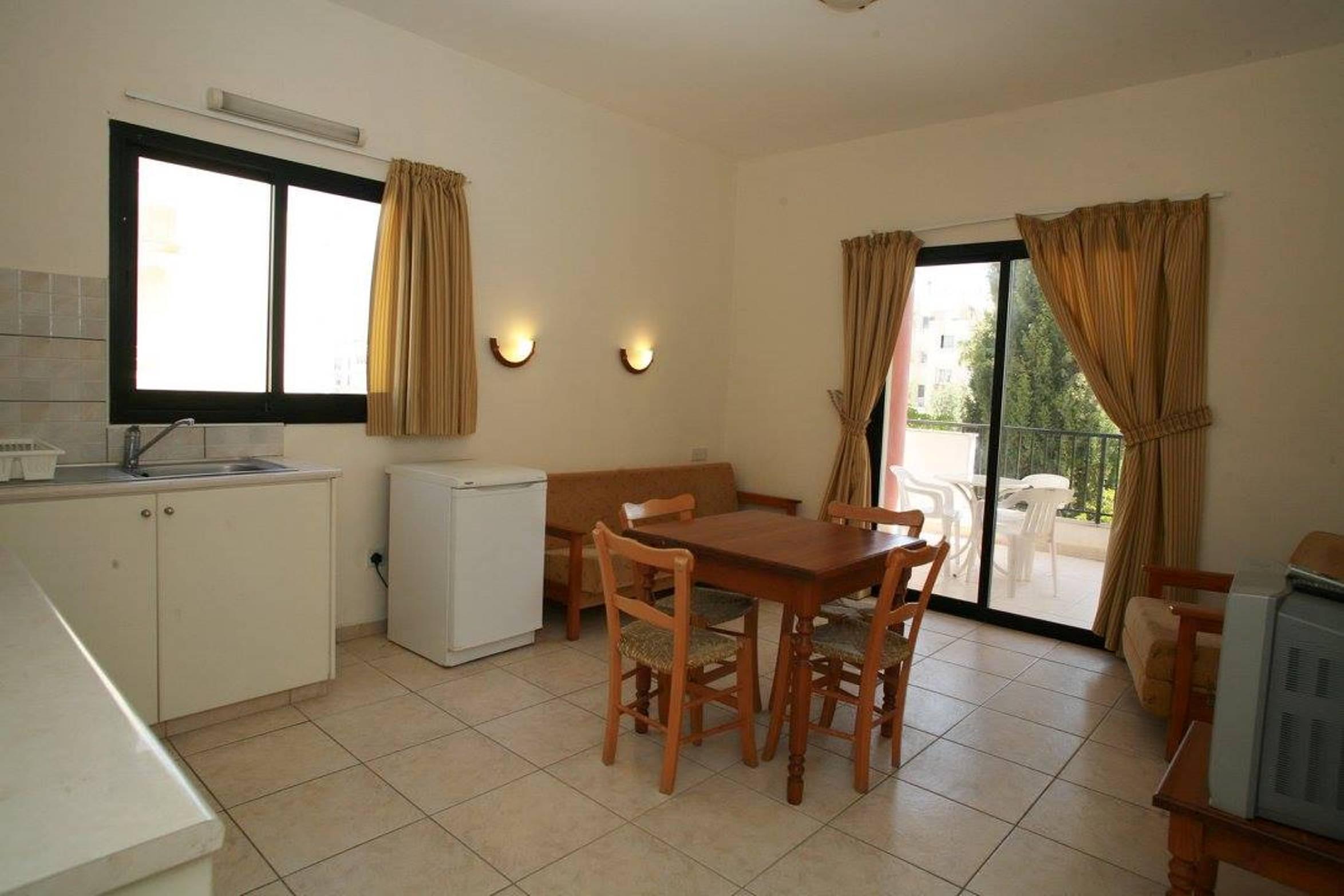 New York Plaza Hotel Apartments Paphos Ngoại thất bức ảnh