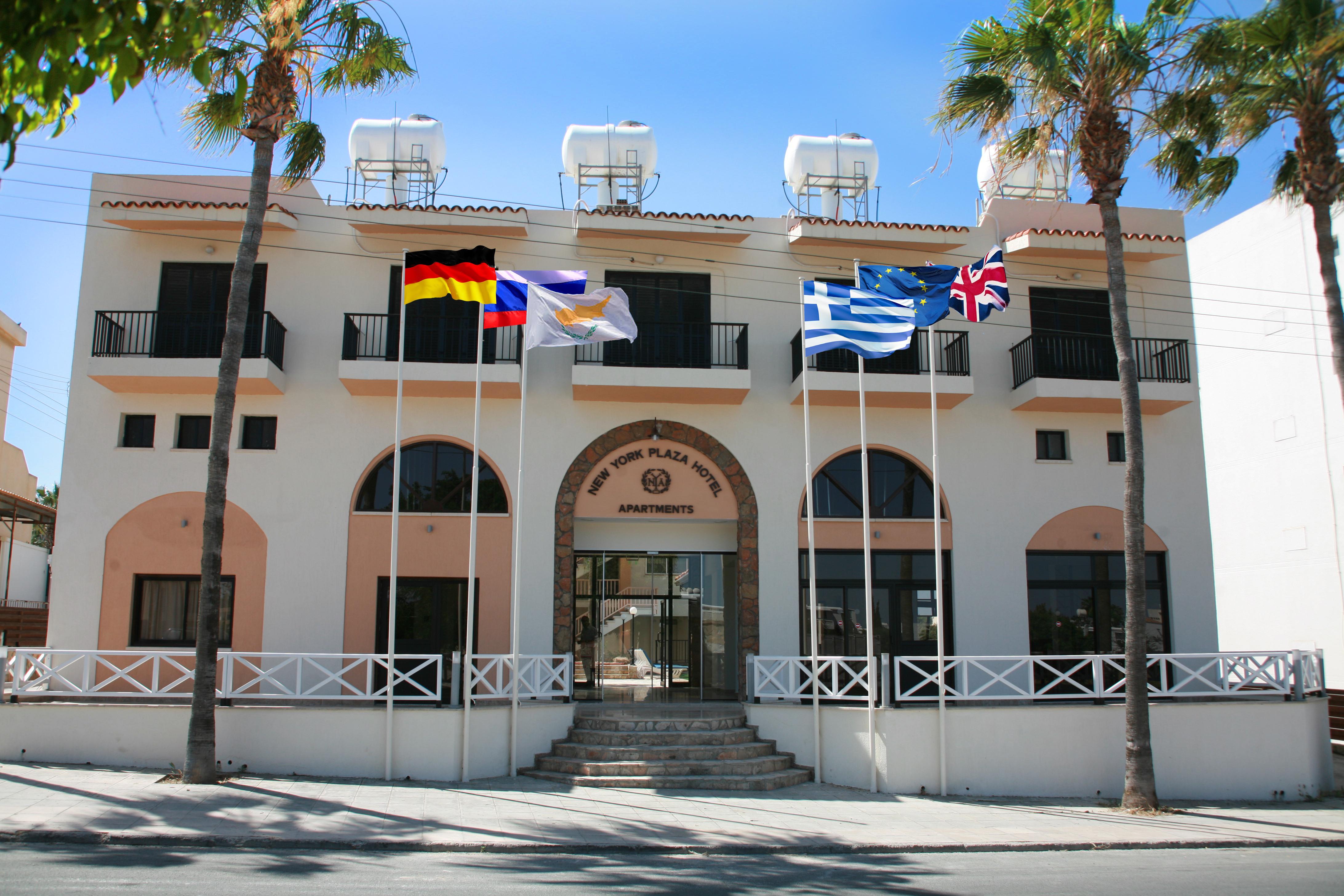 New York Plaza Hotel Apartments Paphos Ngoại thất bức ảnh