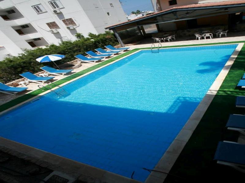 New York Plaza Hotel Apartments Paphos Ngoại thất bức ảnh
