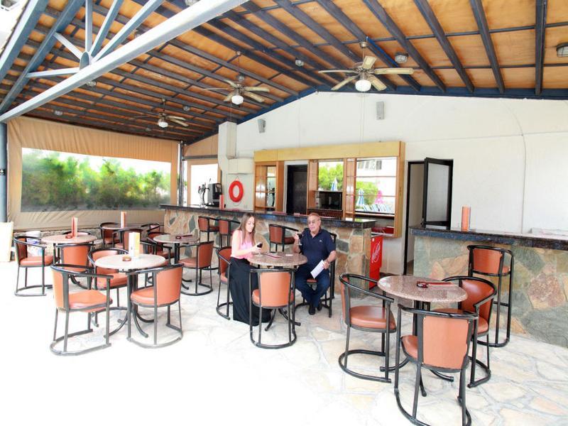 New York Plaza Hotel Apartments Paphos Ngoại thất bức ảnh