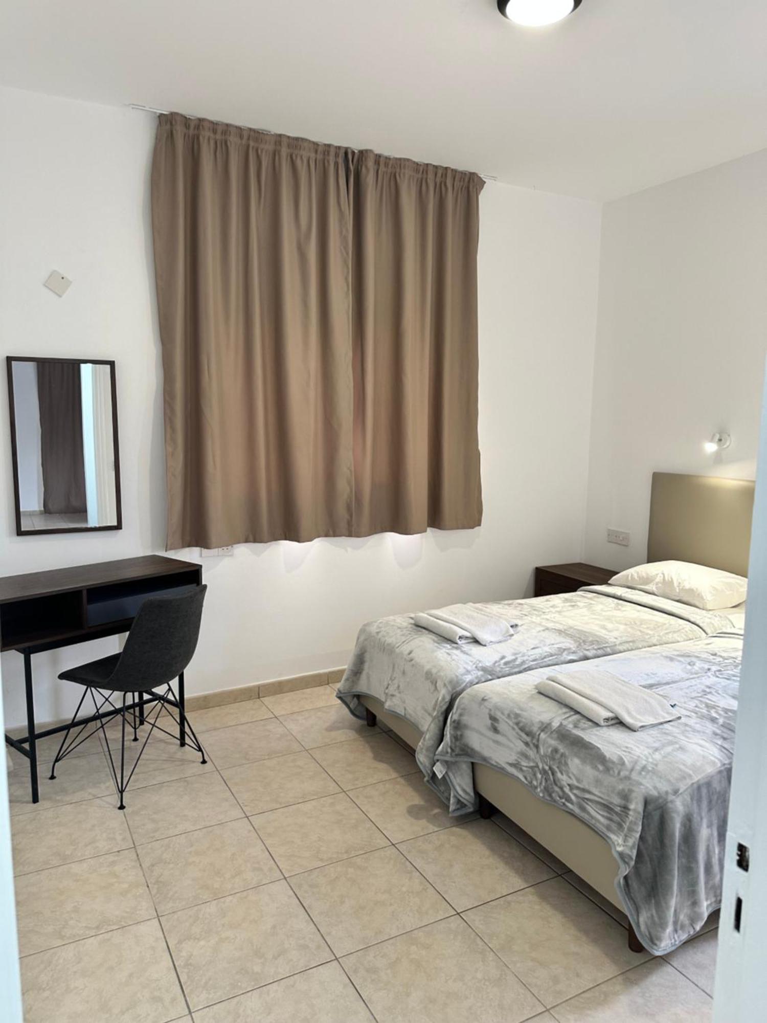 New York Plaza Hotel Apartments Paphos Ngoại thất bức ảnh