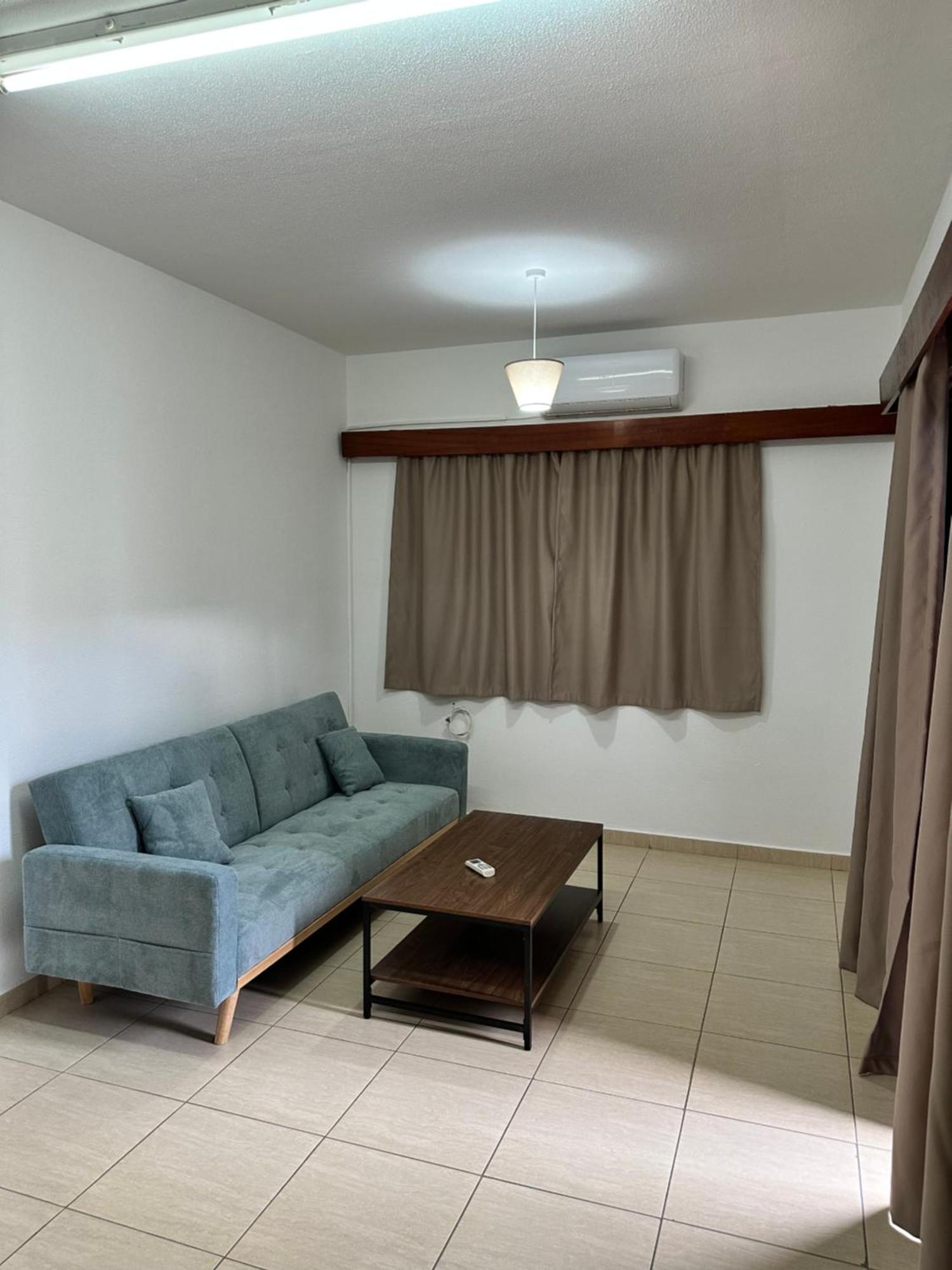 New York Plaza Hotel Apartments Paphos Ngoại thất bức ảnh