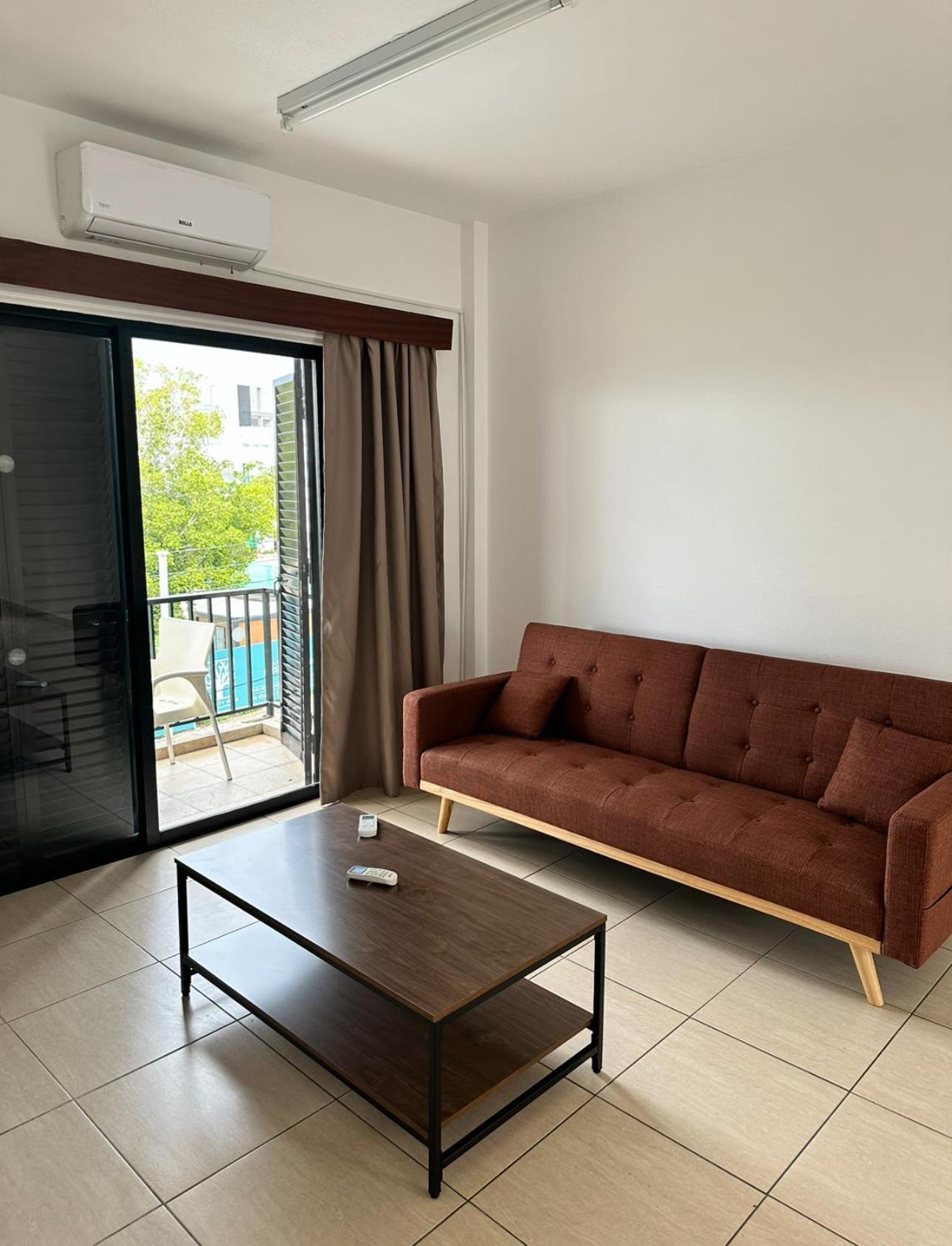 New York Plaza Hotel Apartments Paphos Ngoại thất bức ảnh
