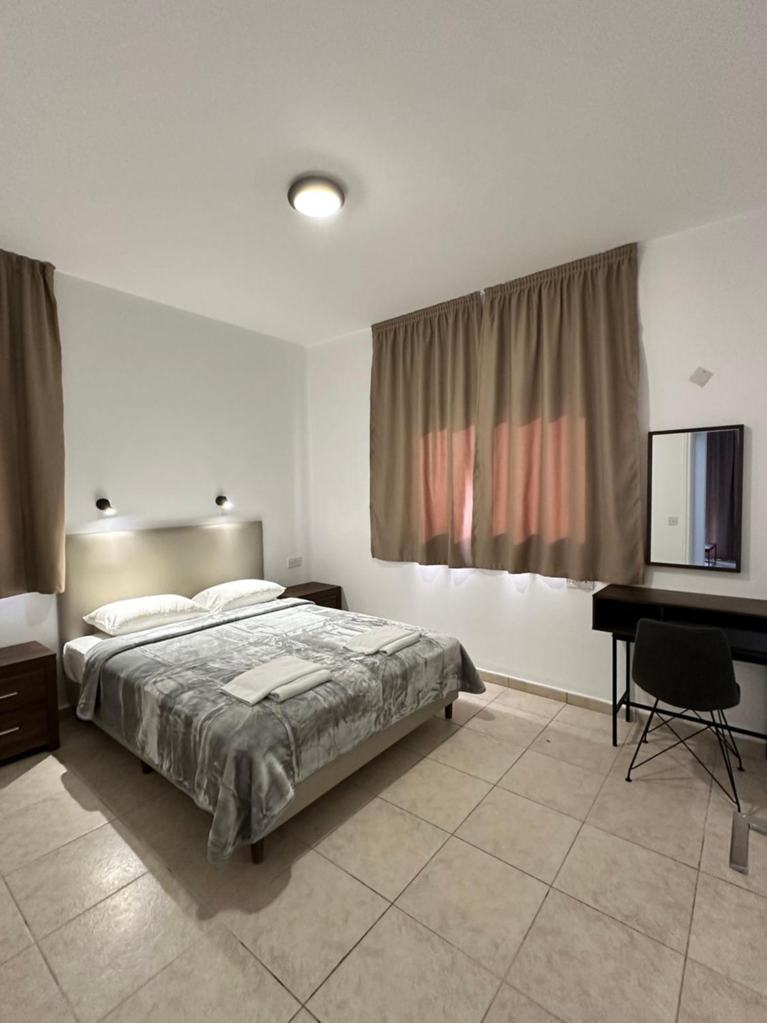 New York Plaza Hotel Apartments Paphos Ngoại thất bức ảnh