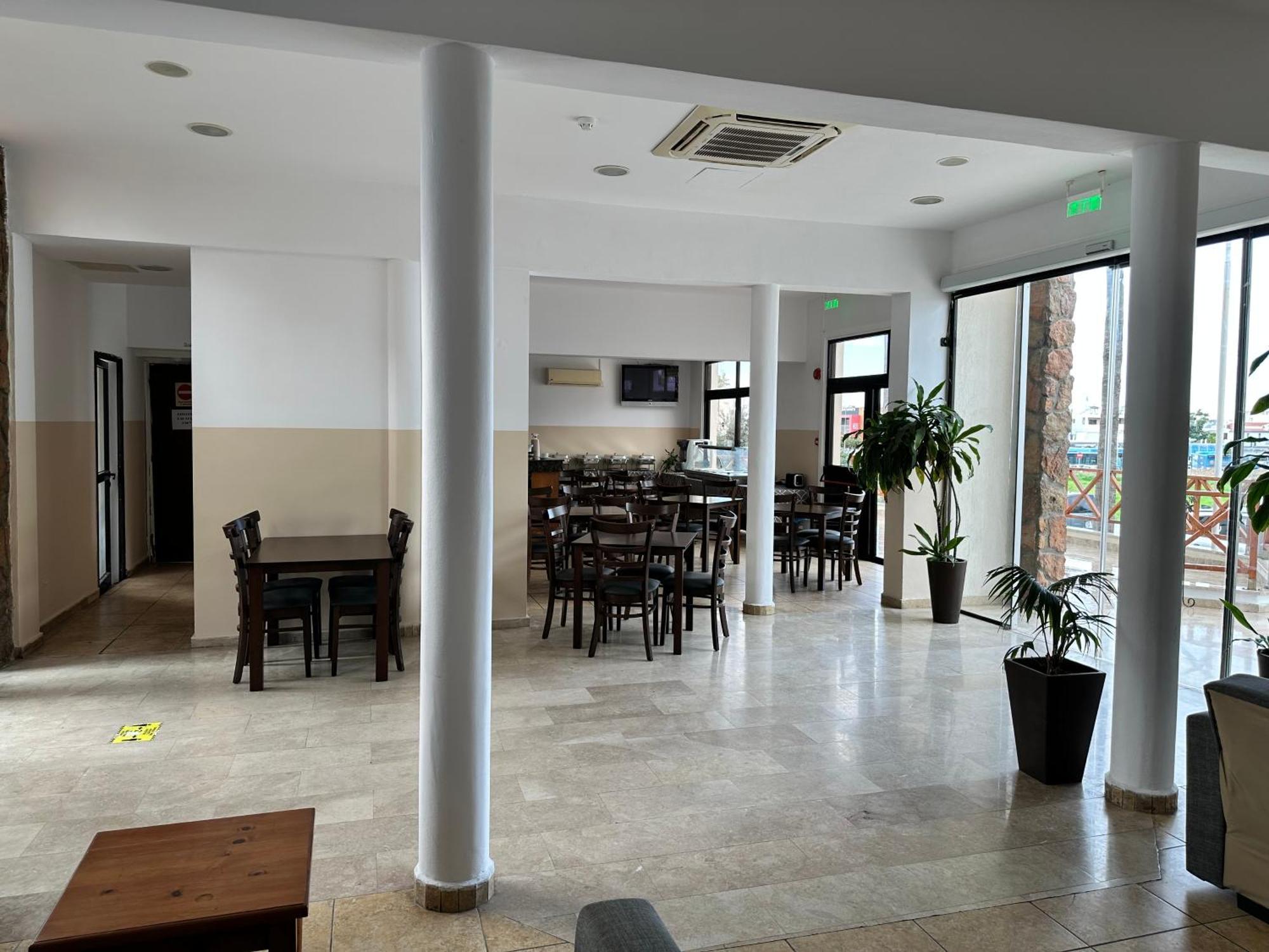 New York Plaza Hotel Apartments Paphos Ngoại thất bức ảnh
