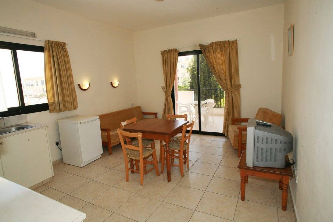 New York Plaza Hotel Apartments Paphos Ngoại thất bức ảnh