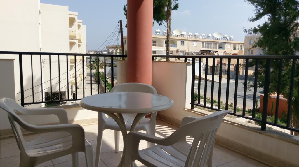 New York Plaza Hotel Apartments Paphos Ngoại thất bức ảnh