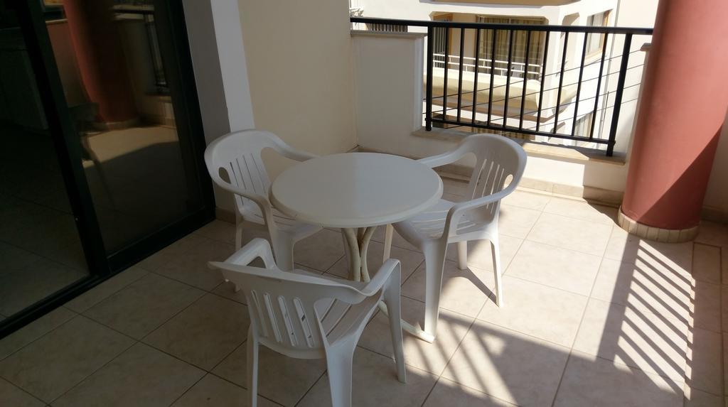 New York Plaza Hotel Apartments Paphos Ngoại thất bức ảnh