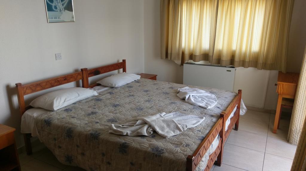 New York Plaza Hotel Apartments Paphos Ngoại thất bức ảnh