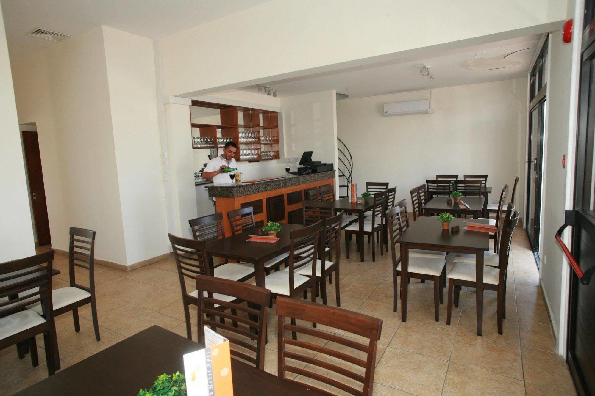 New York Plaza Hotel Apartments Paphos Ngoại thất bức ảnh